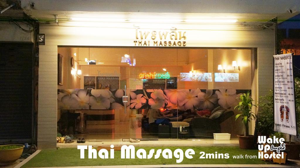 Wake Up Hostel Bangkok Ngoại thất bức ảnh