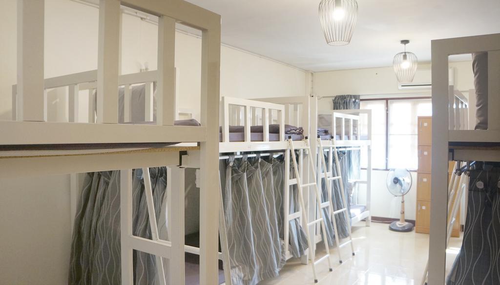 Wake Up Hostel Bangkok Ngoại thất bức ảnh