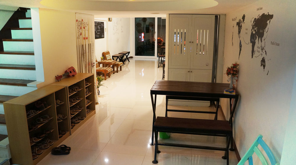 Wake Up Hostel Bangkok Ngoại thất bức ảnh