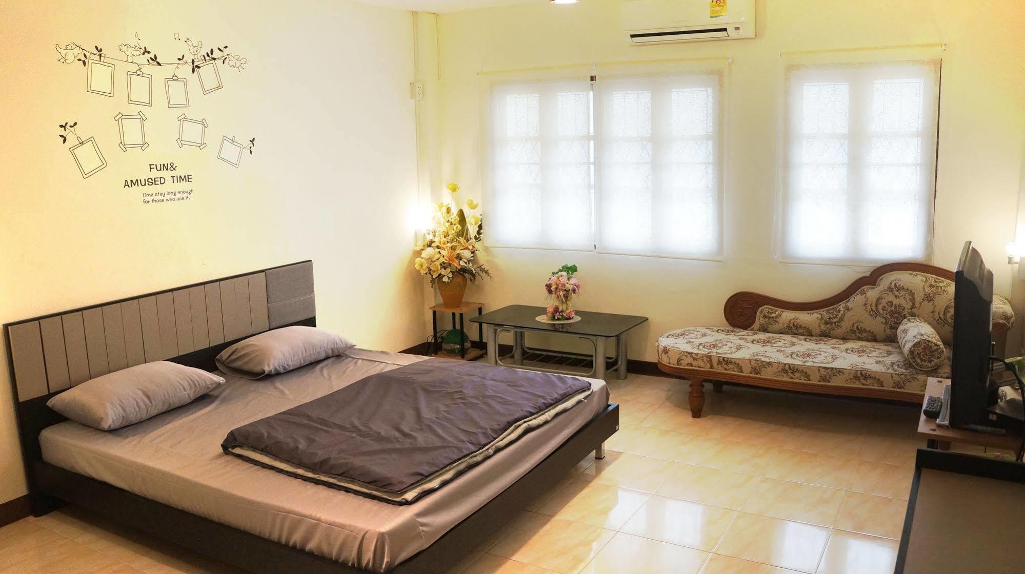 Wake Up Hostel Bangkok Ngoại thất bức ảnh
