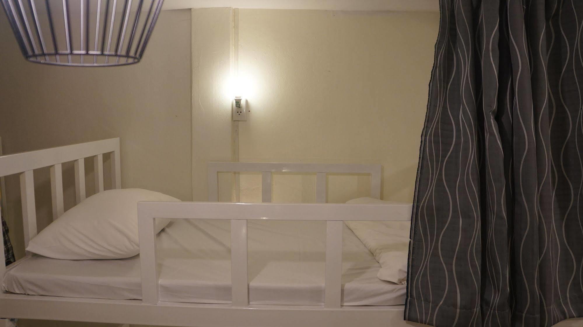 Wake Up Hostel Bangkok Ngoại thất bức ảnh