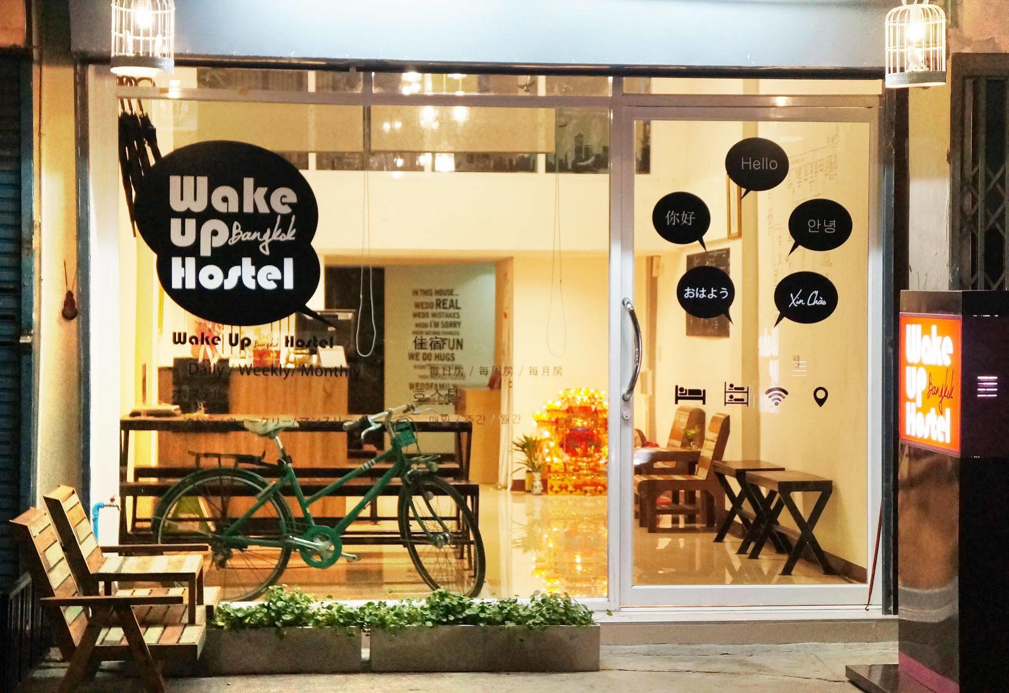 Wake Up Hostel Bangkok Ngoại thất bức ảnh