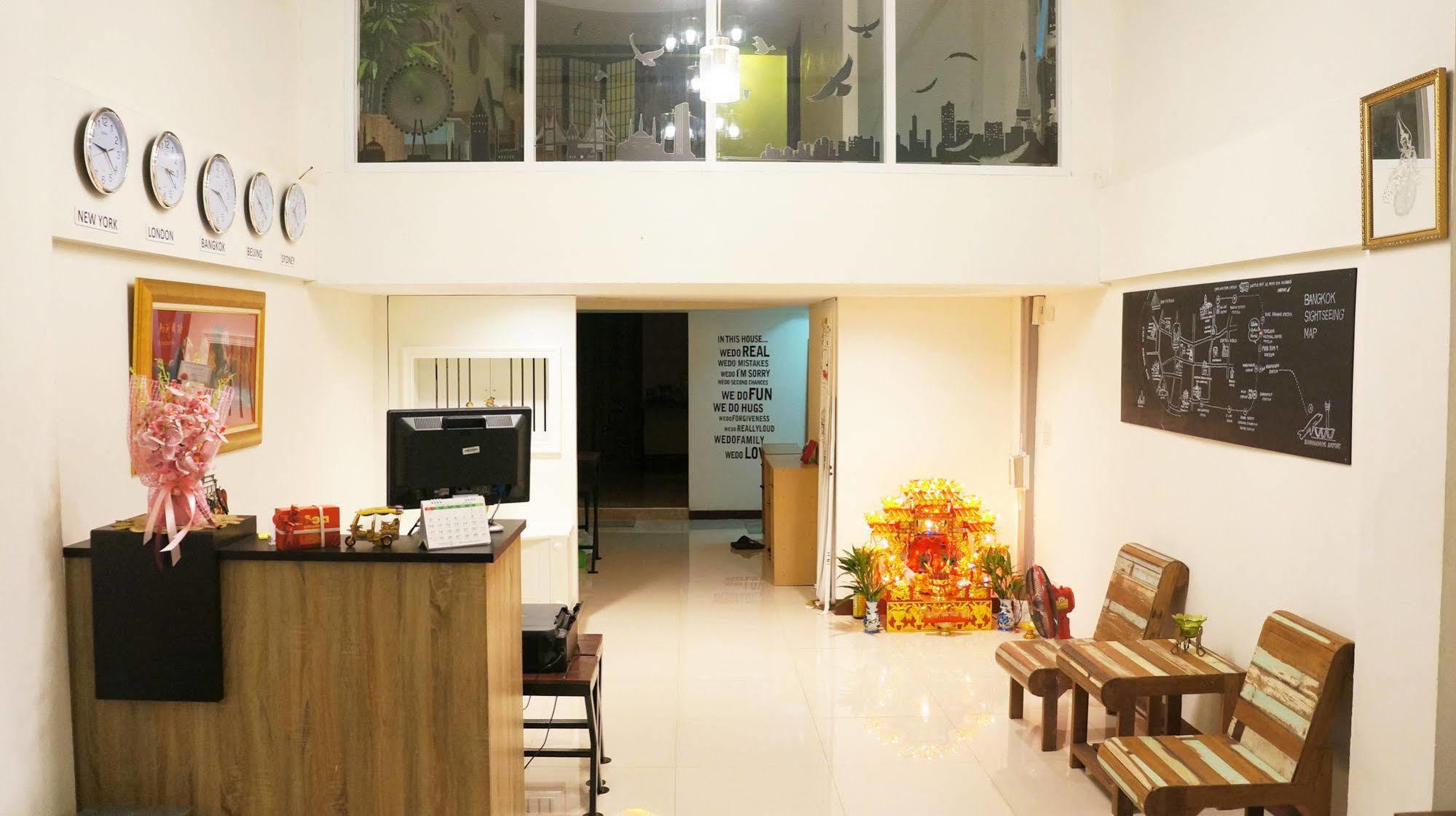 Wake Up Hostel Bangkok Ngoại thất bức ảnh
