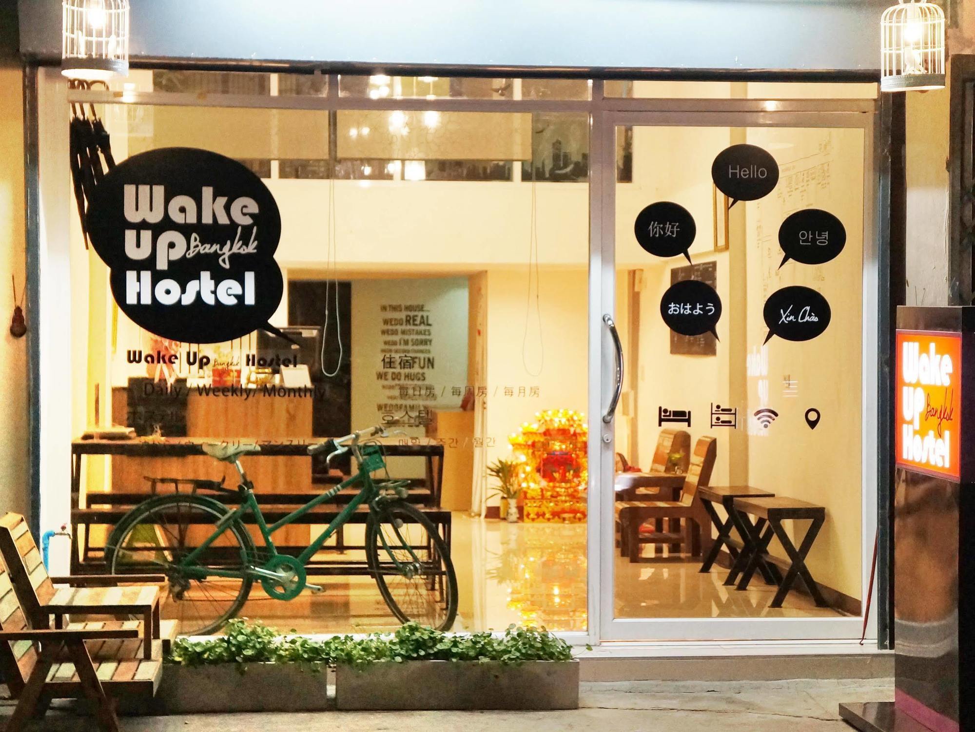 Wake Up Hostel Bangkok Ngoại thất bức ảnh