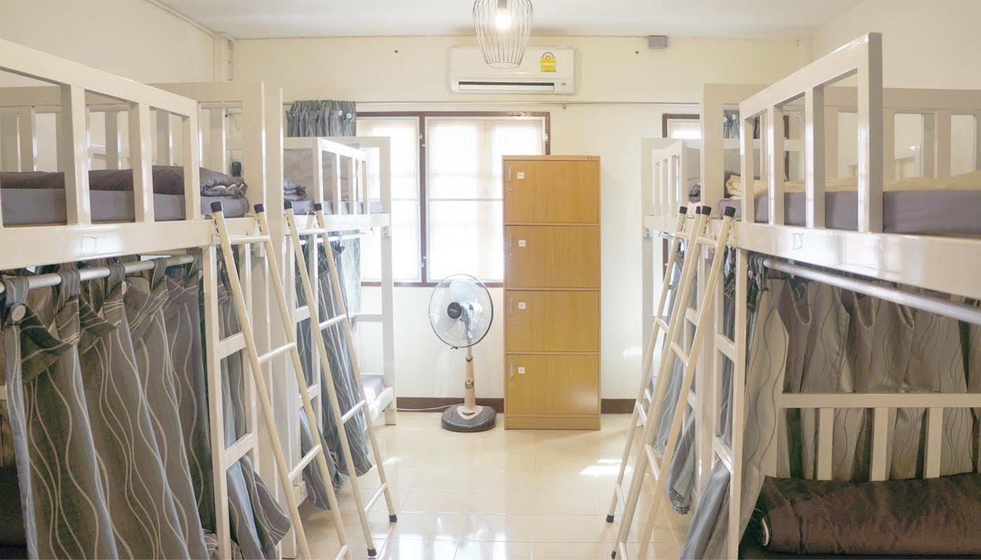 Wake Up Hostel Bangkok Ngoại thất bức ảnh